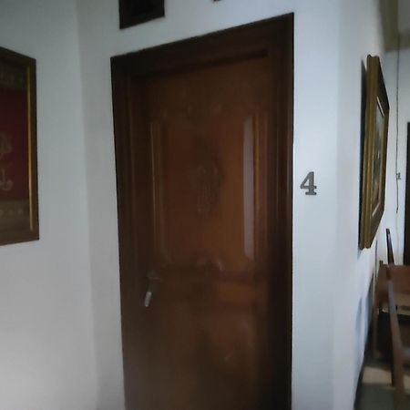 Tirto 27 Homestay Джок'якарта Екстер'єр фото