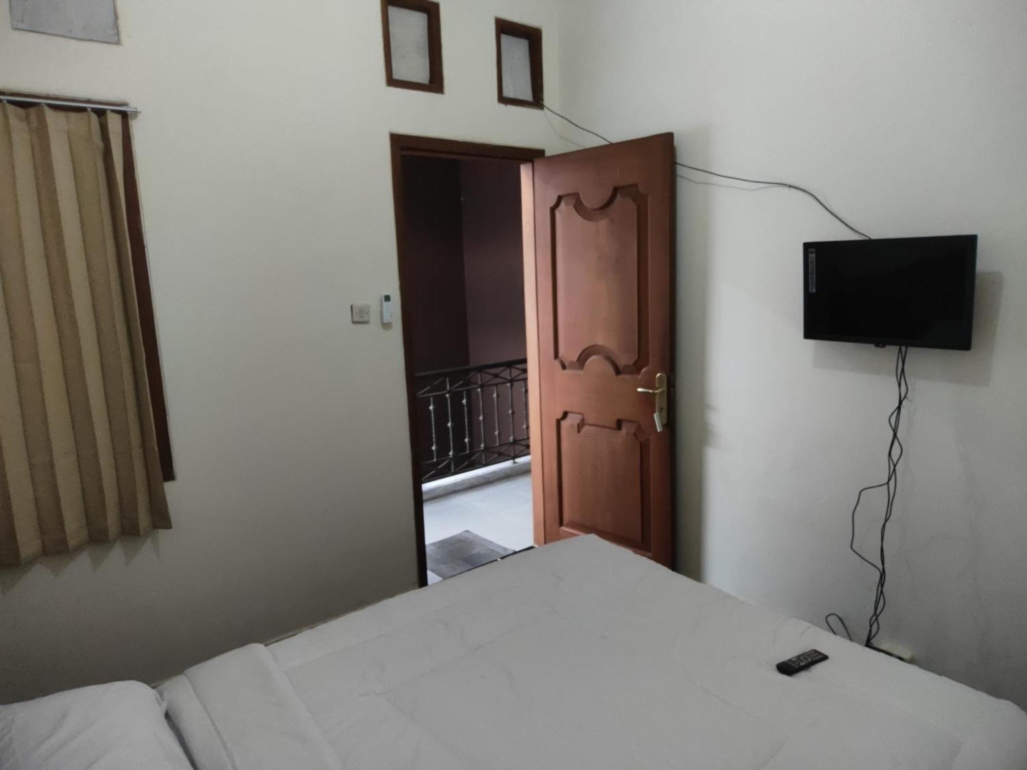 Tirto 27 Homestay Джок'якарта Екстер'єр фото