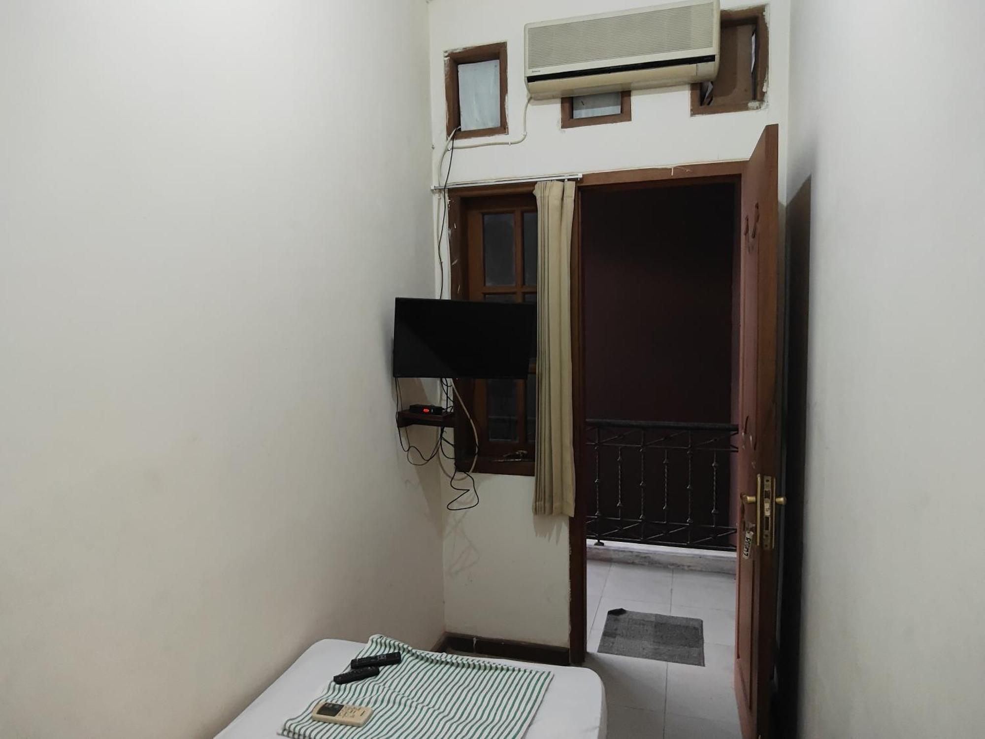 Tirto 27 Homestay Джок'якарта Екстер'єр фото