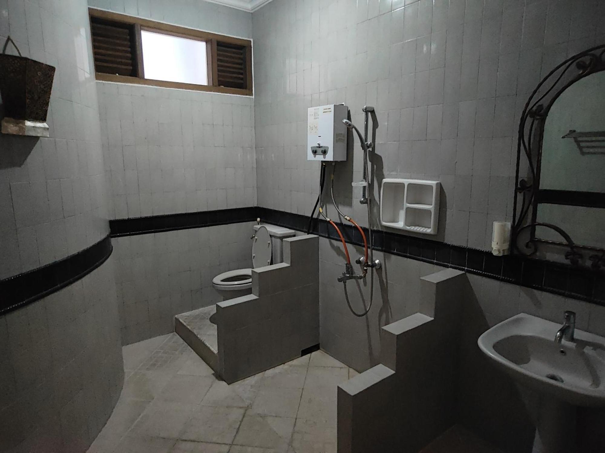 Tirto 27 Homestay Джок'якарта Екстер'єр фото