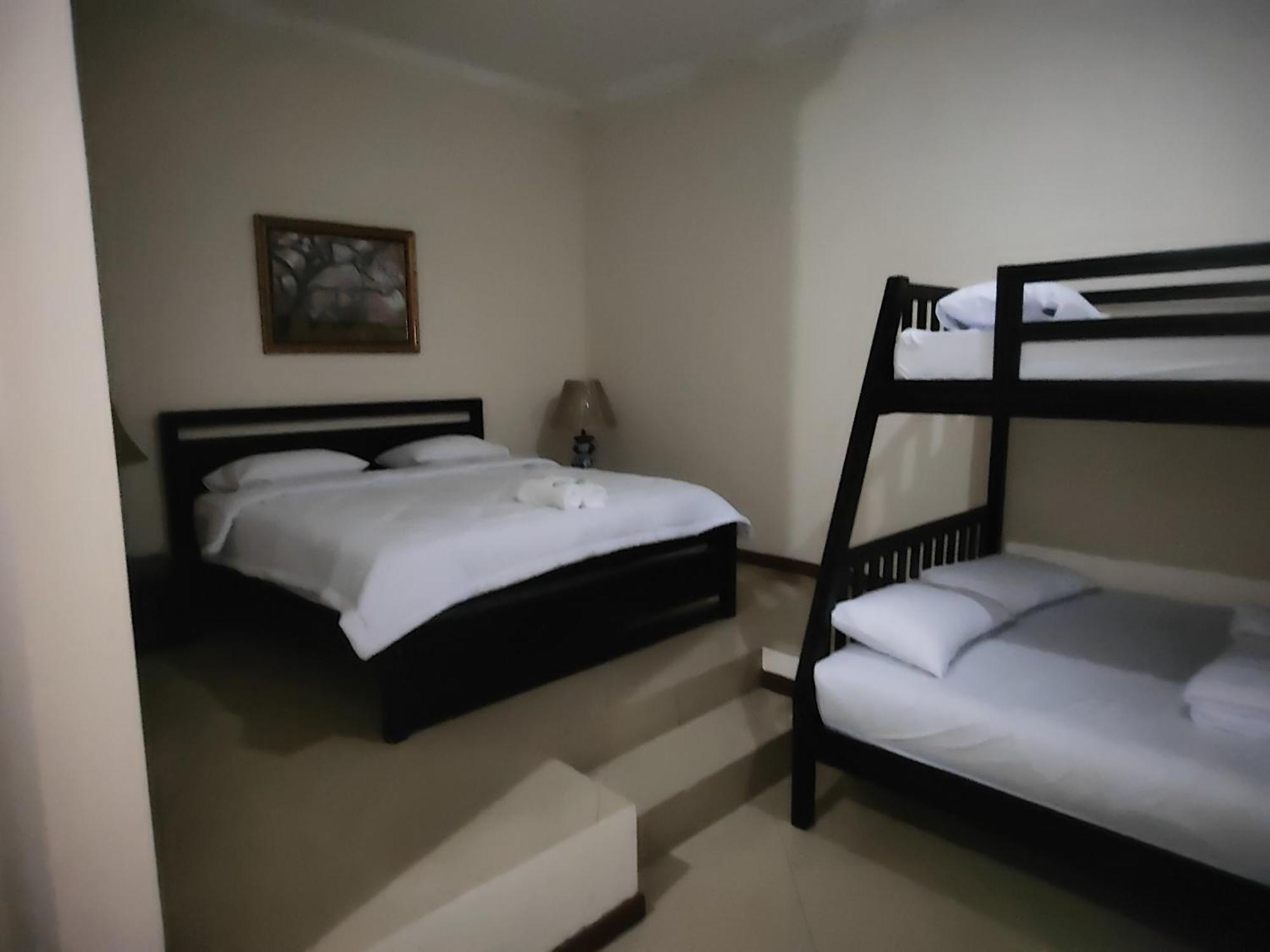 Tirto 27 Homestay Джок'якарта Екстер'єр фото