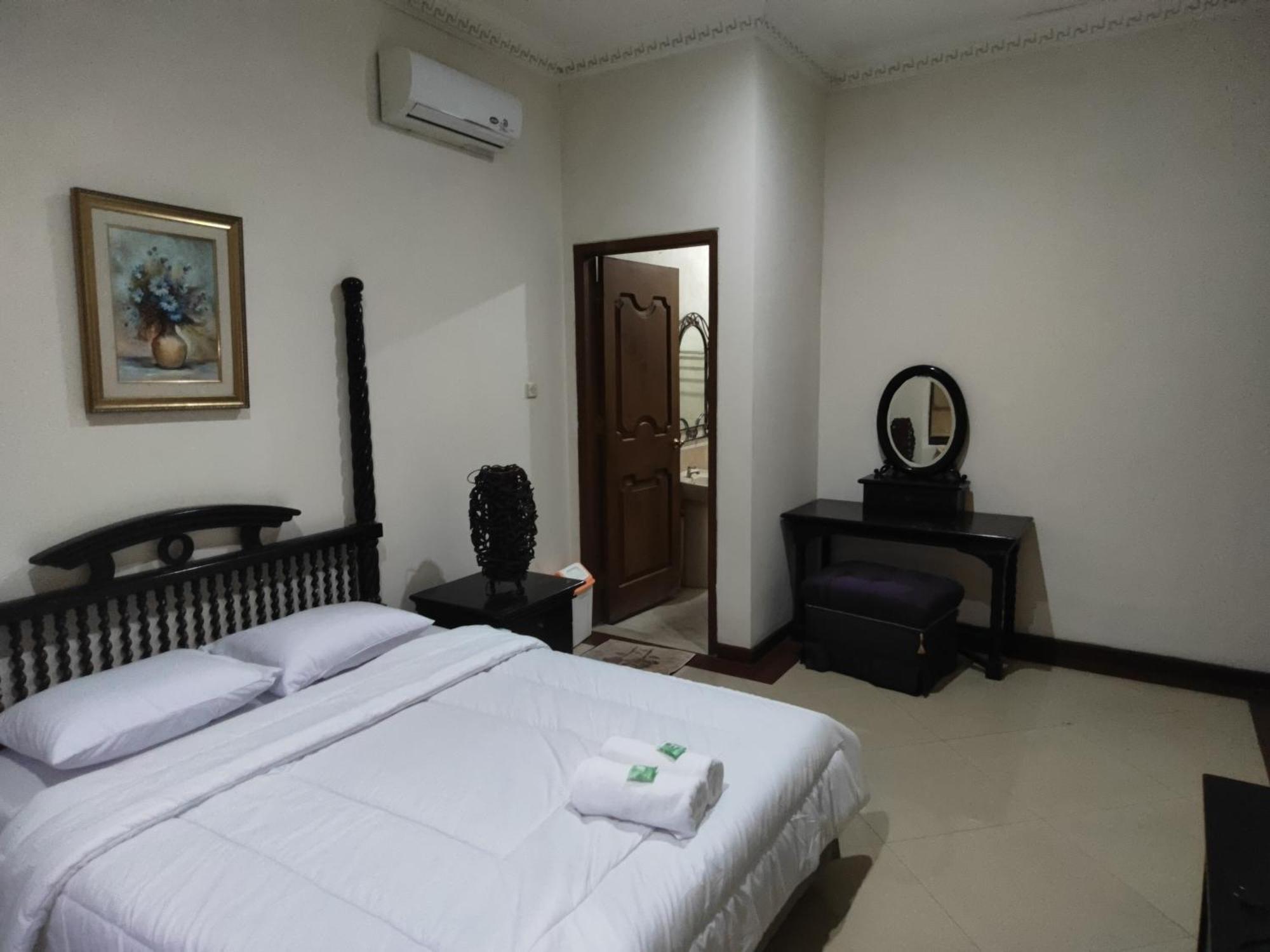 Tirto 27 Homestay Джок'якарта Екстер'єр фото