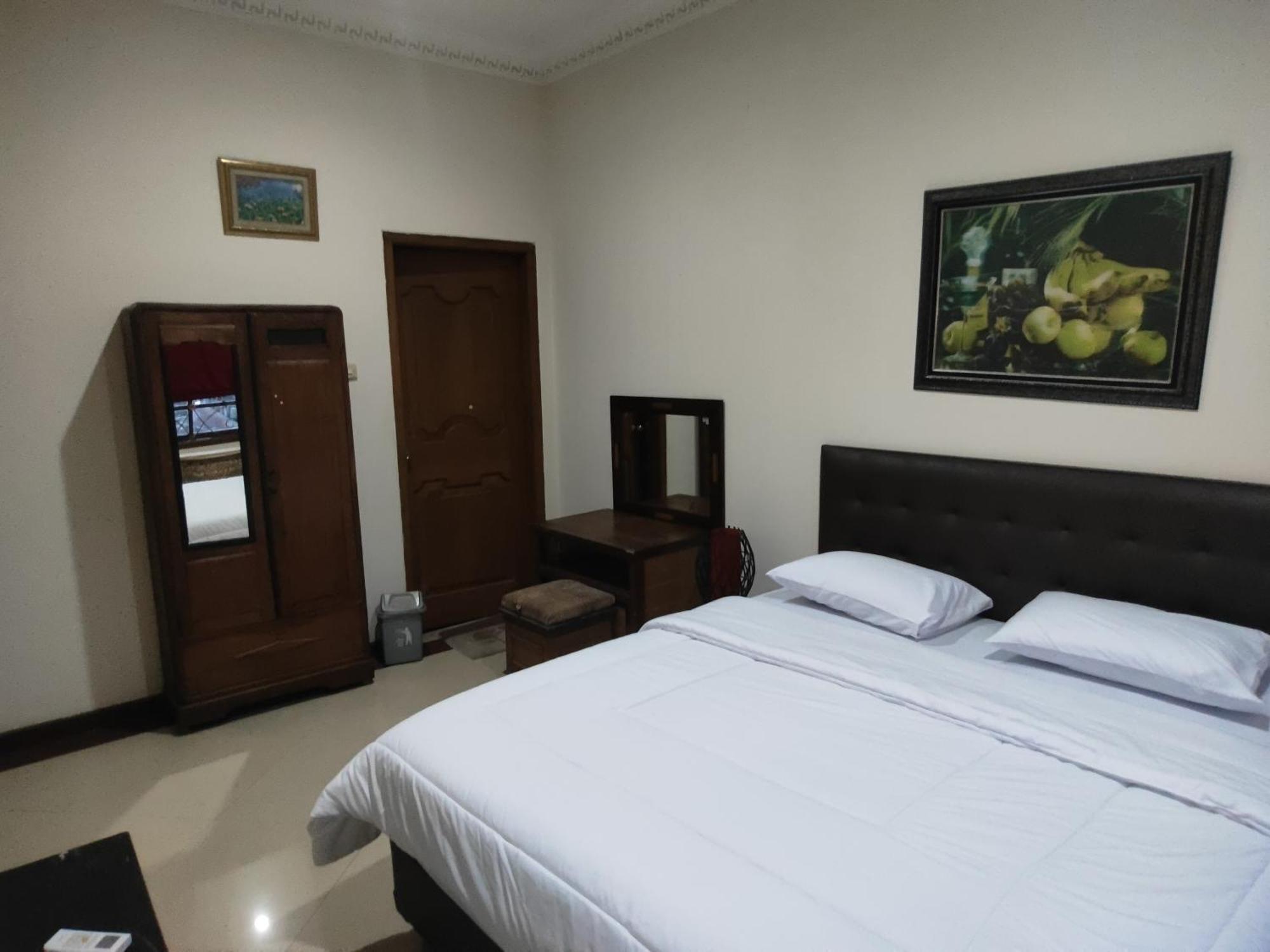 Tirto 27 Homestay Джок'якарта Екстер'єр фото