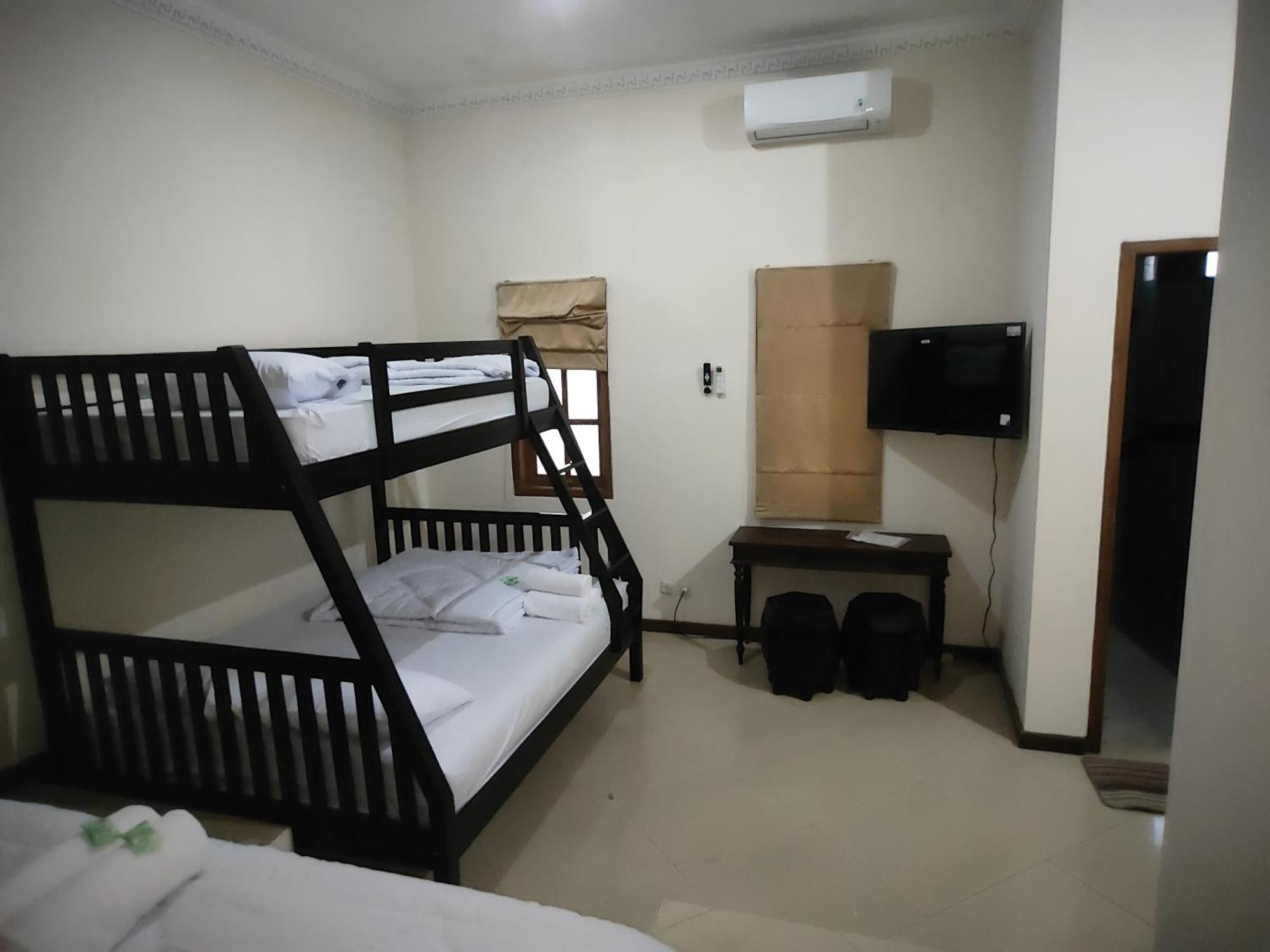 Tirto 27 Homestay Джок'якарта Екстер'єр фото