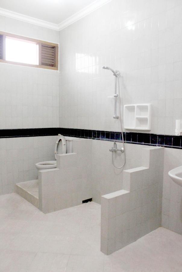 Tirto 27 Homestay Джок'якарта Екстер'єр фото